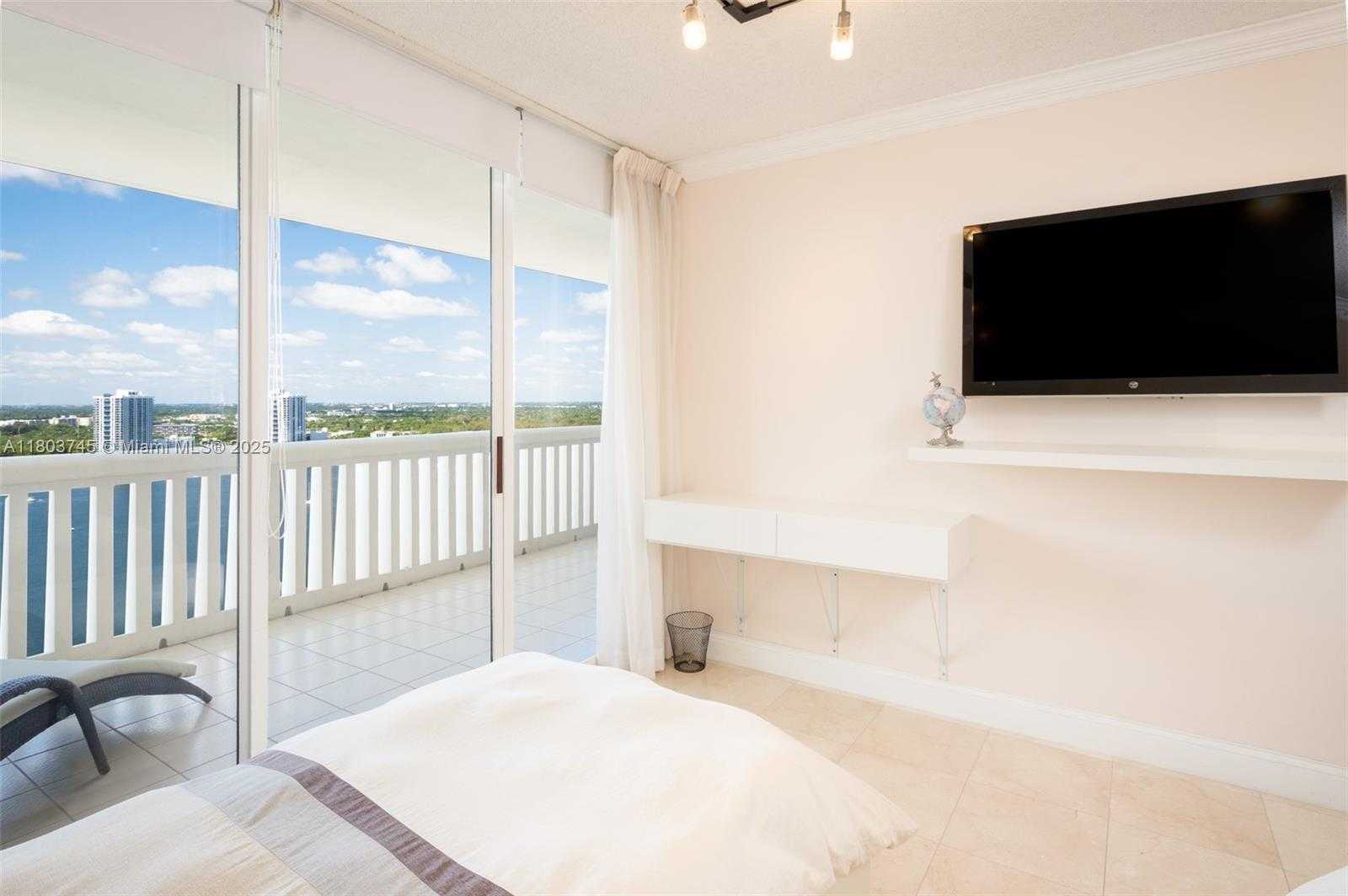 Small Image of 1000 WEST ISLAND BLVD #2707, Aventura Number 15