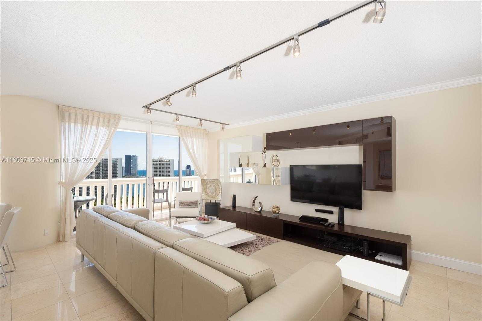 Small Image of 1000 WEST ISLAND BLVD #2707, Aventura Number 4