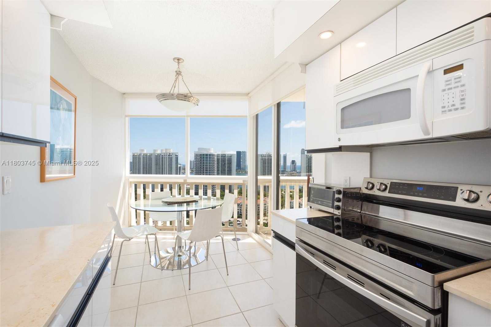 Small Image of 1000 WEST ISLAND BLVD #2707, Aventura Number 5