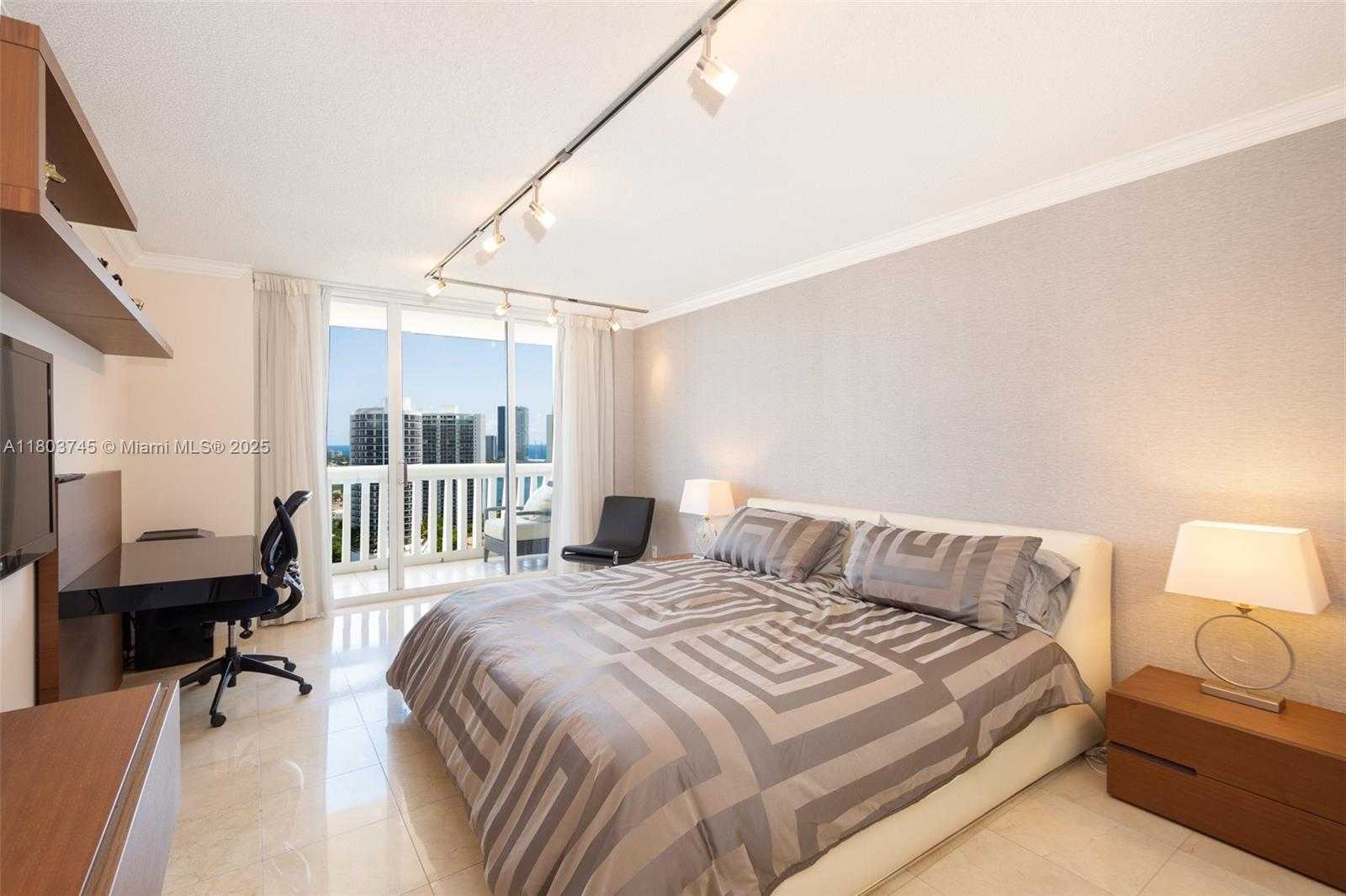 Small Image of 1000 WEST ISLAND BLVD #2707, Aventura Number 7
