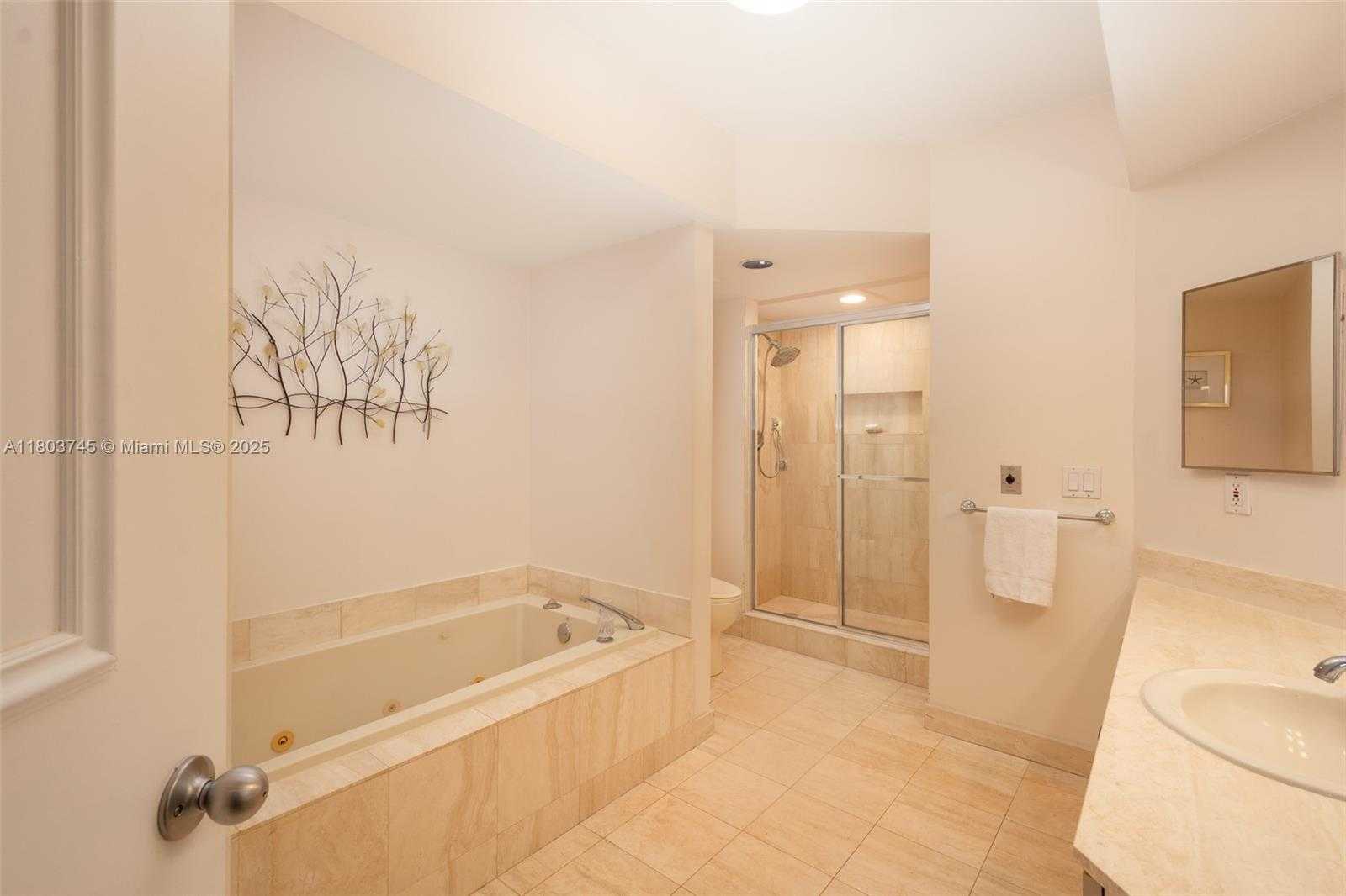 Small Image of 1000 WEST ISLAND BLVD #2707, Aventura Number 8