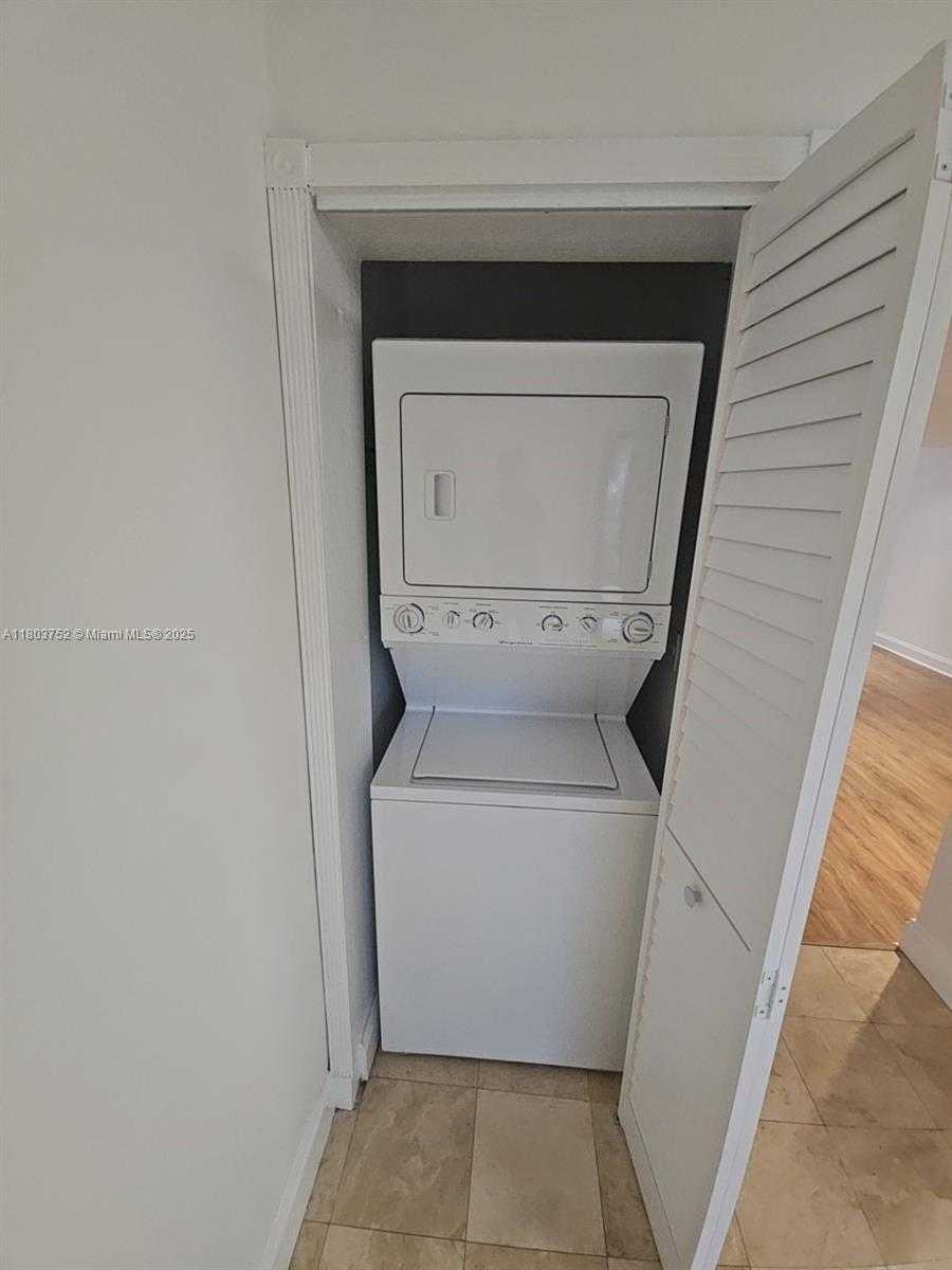 Small Image of 7870 SOUTH WEST 102ND LN, Miami Number 11