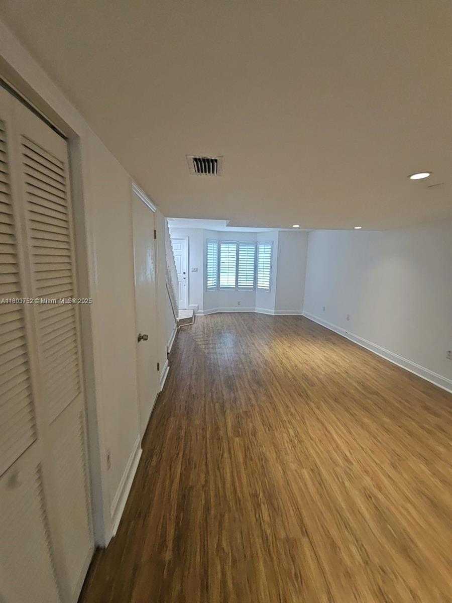 Small Image of 7870 SOUTH WEST 102ND LN, Miami Number 12