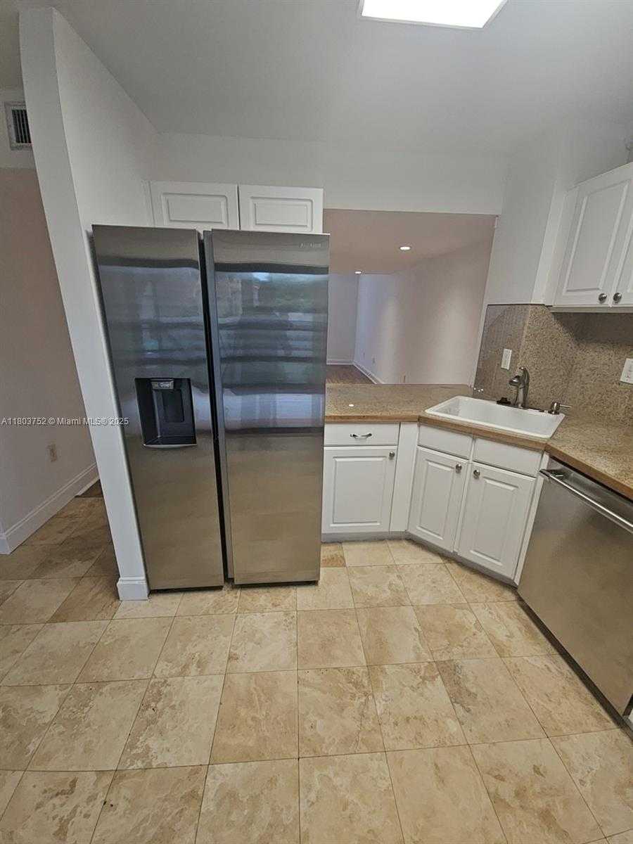 Small Image of 7870 SOUTH WEST 102ND LN, Miami Number 6