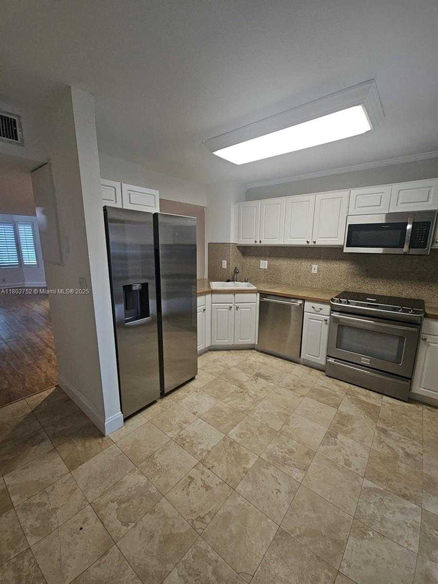 Small Image of 7870 SOUTH WEST 102ND LN, Miami Number 8