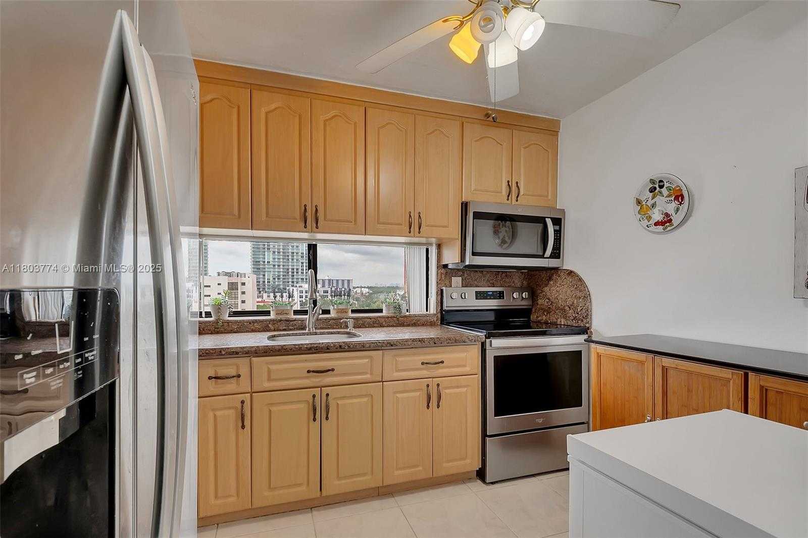 Small Image of 17021 NORTH BAY RD #918, Sunny Isles Beach Number 3