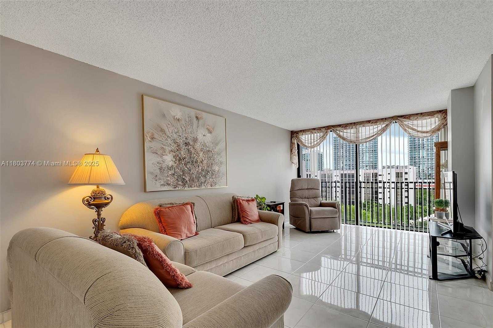 Small Image of 17021 NORTH BAY RD #918, Sunny Isles Beach Number 4