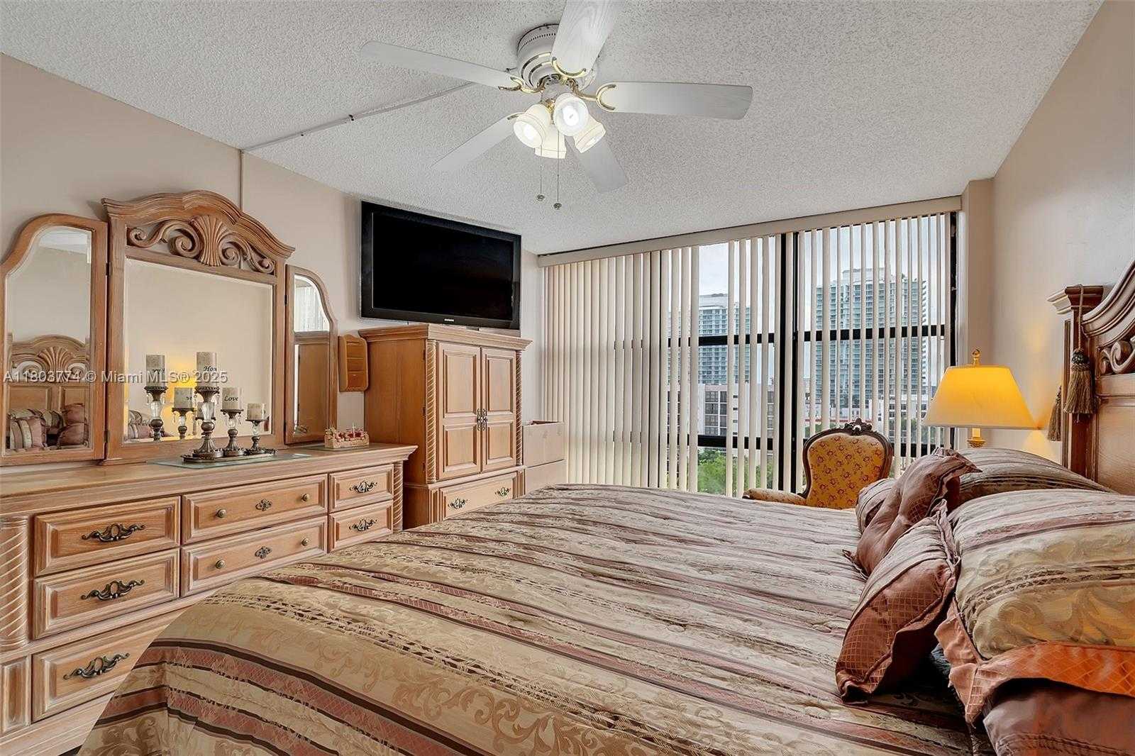Small Image of 17021 NORTH BAY RD #918, Sunny Isles Beach Number 8