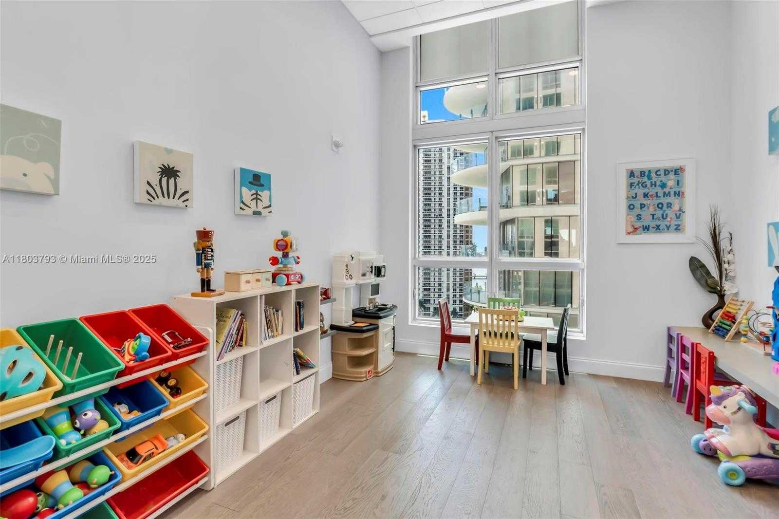 Small Image of Aston Martin Residences Sales Gallery, 300 Biscayne Blvd, Miami, FL 33131, USA Number 23