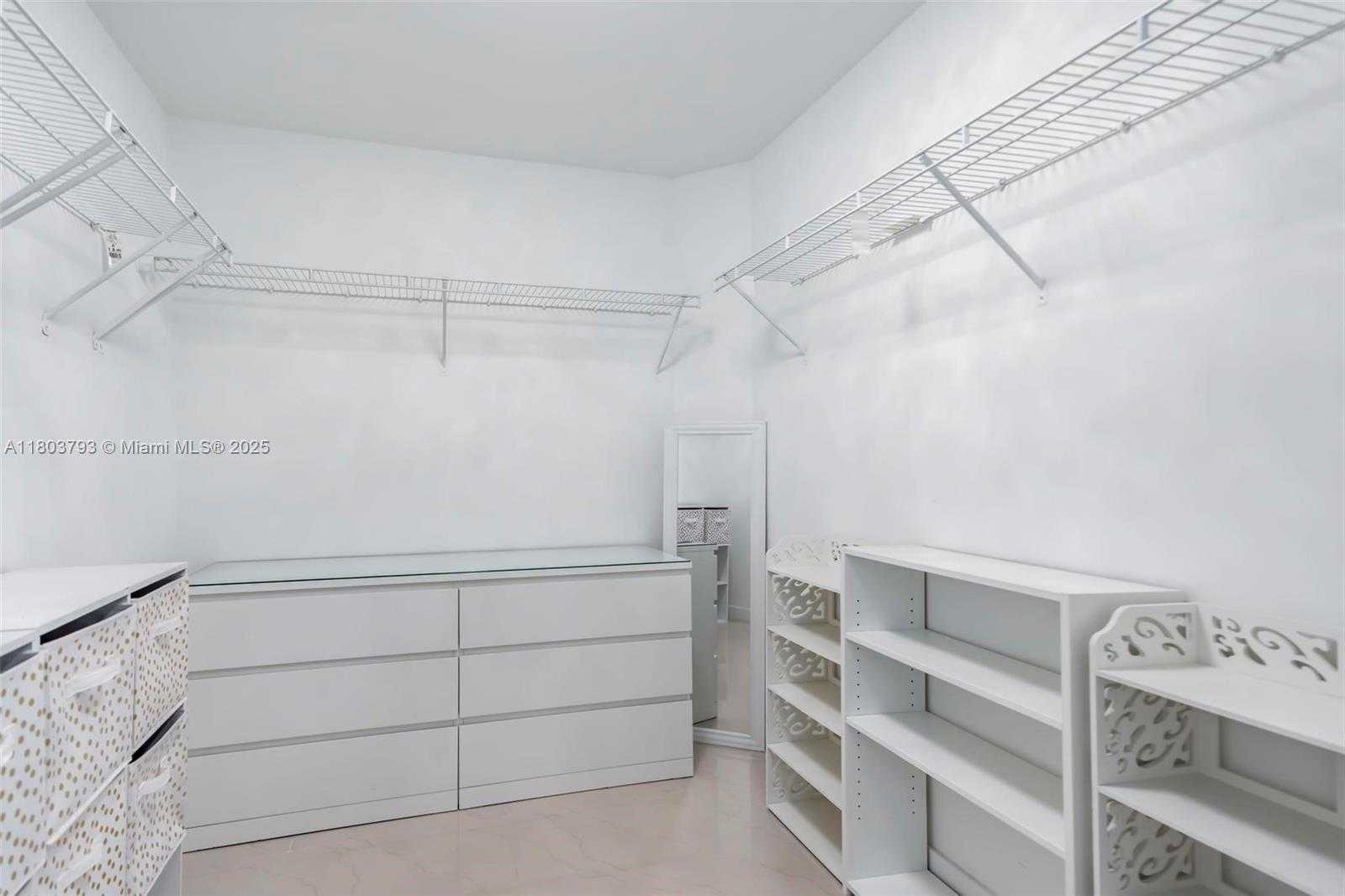 Small Image of Aston Martin Residences Sales Gallery, 300 Biscayne Blvd, Miami, FL 33131, USA Number 26