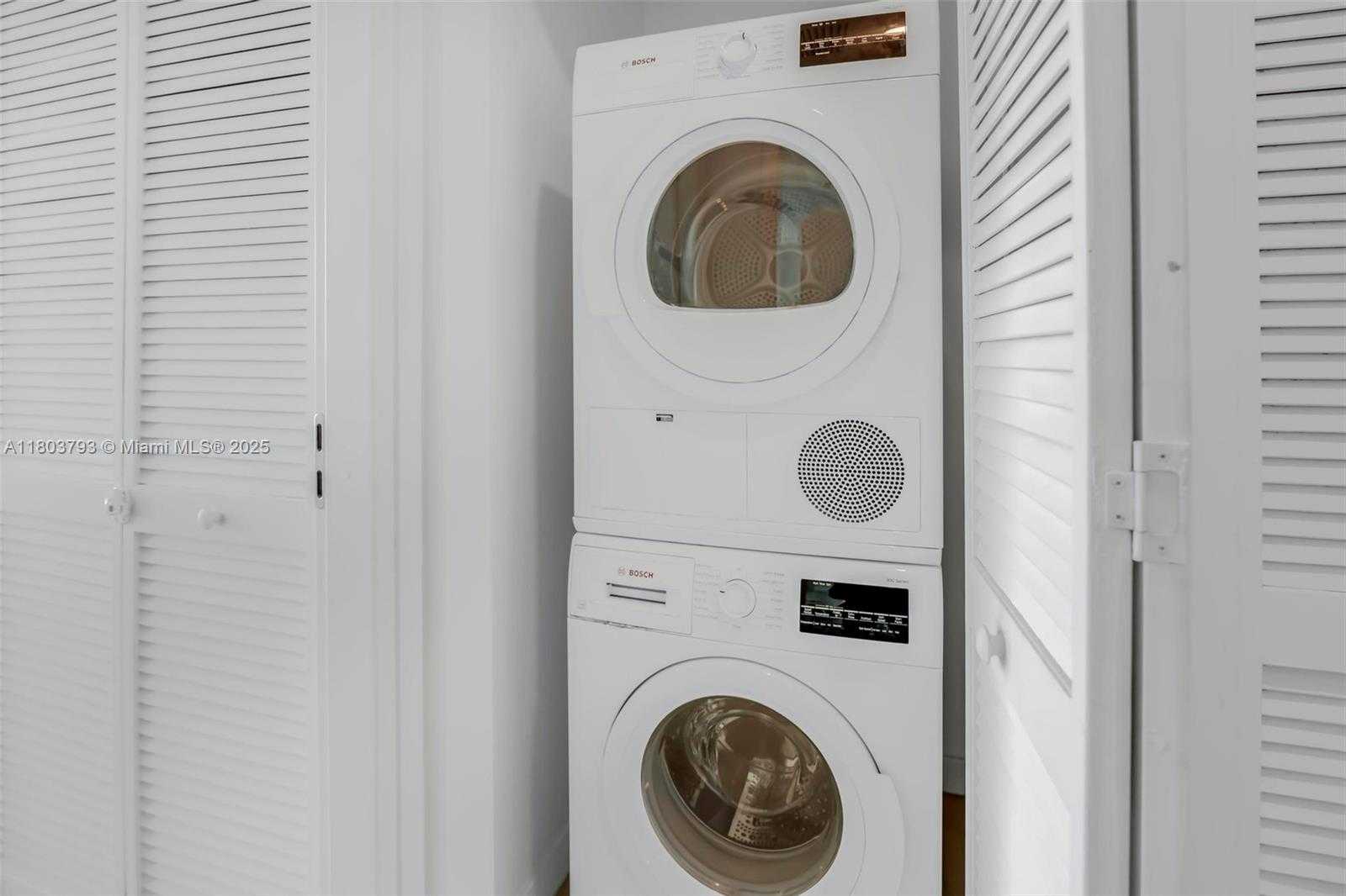 Small Image of Aston Martin Residences Sales Gallery, 300 Biscayne Blvd, Miami, FL 33131, USA Number 7