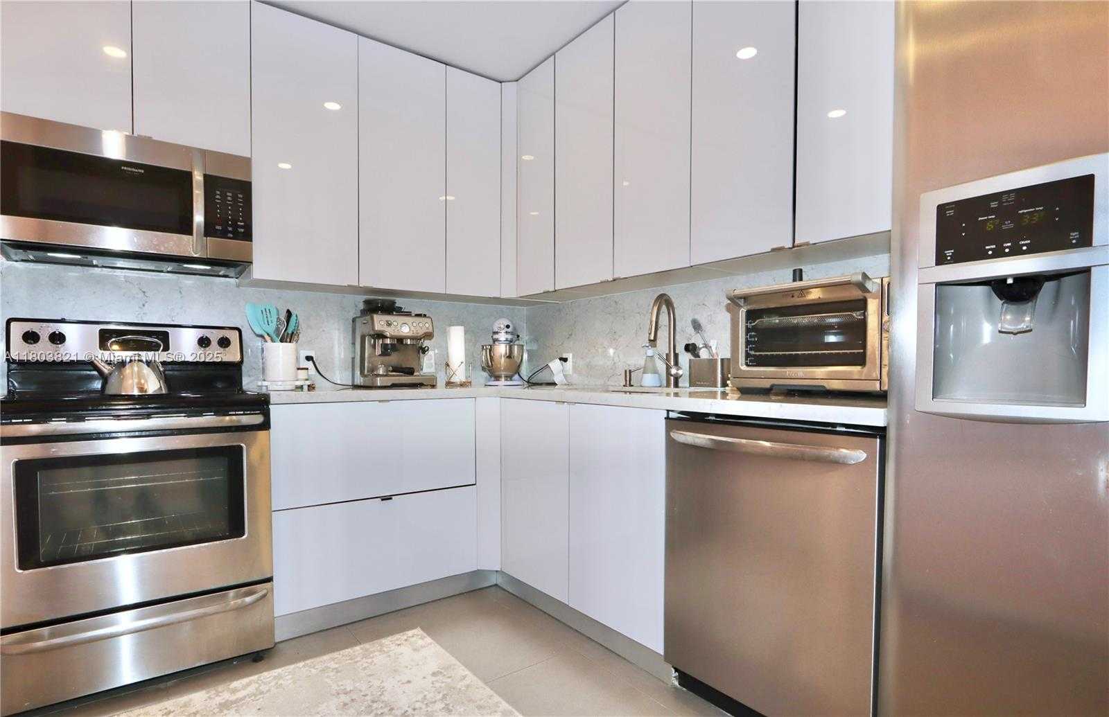 Small Image of 20379 WEST COUNTRY CLUB DR #836, Aventura Number 5