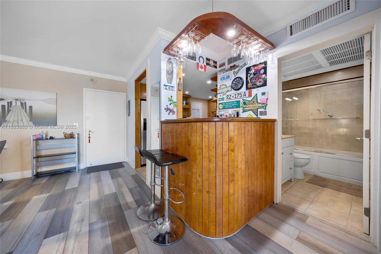 Small Image of 400 KINGS POINT DR #1021, Sunny Isles Beach Number 11