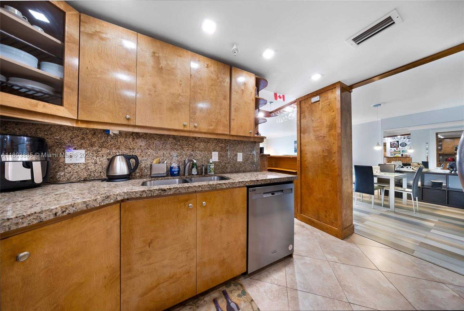 Small Image of 400 KINGS POINT DR #1021, Sunny Isles Beach Number 13