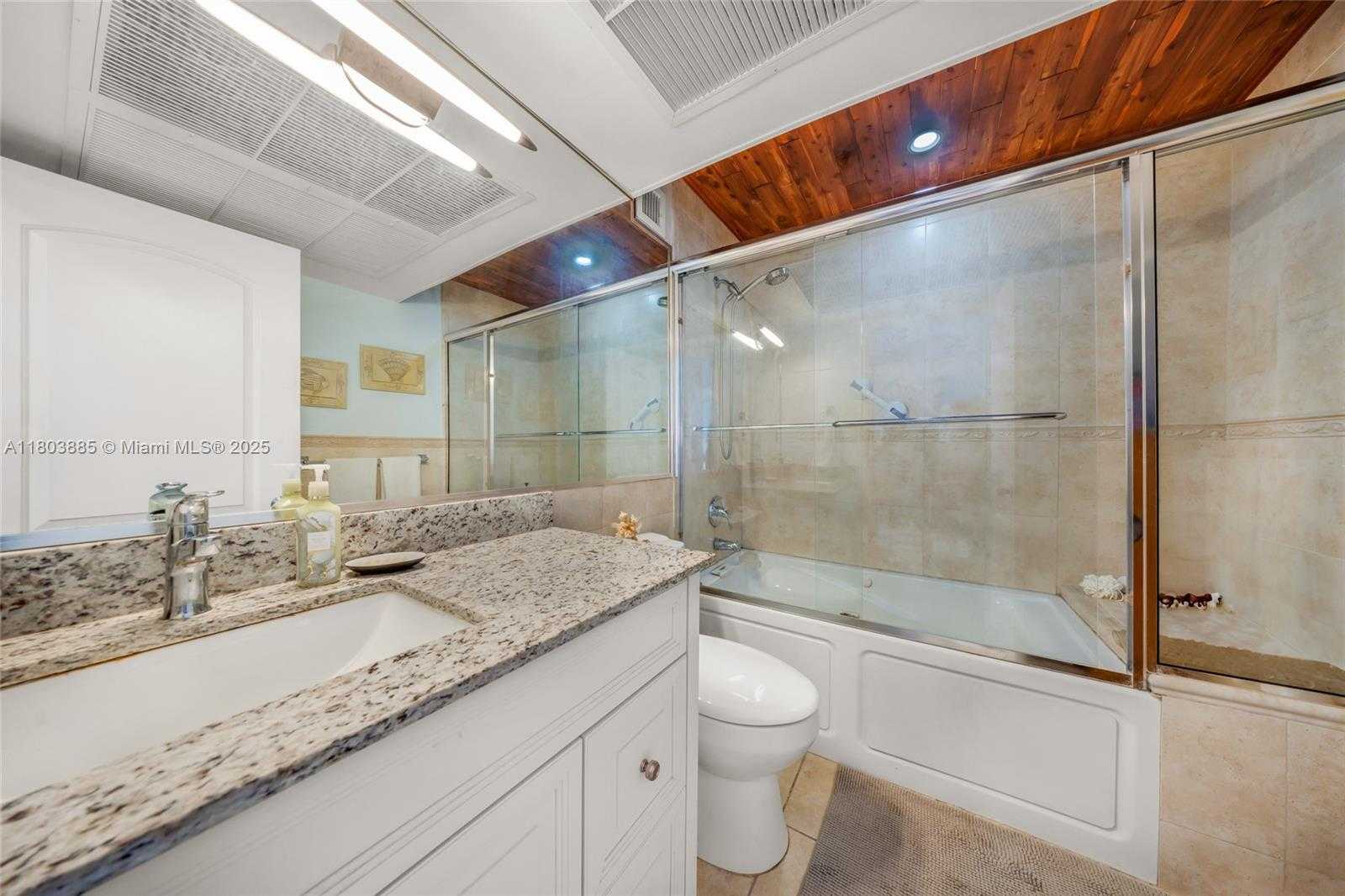 Small Image of 400 KINGS POINT DR #1021, Sunny Isles Beach Number 14