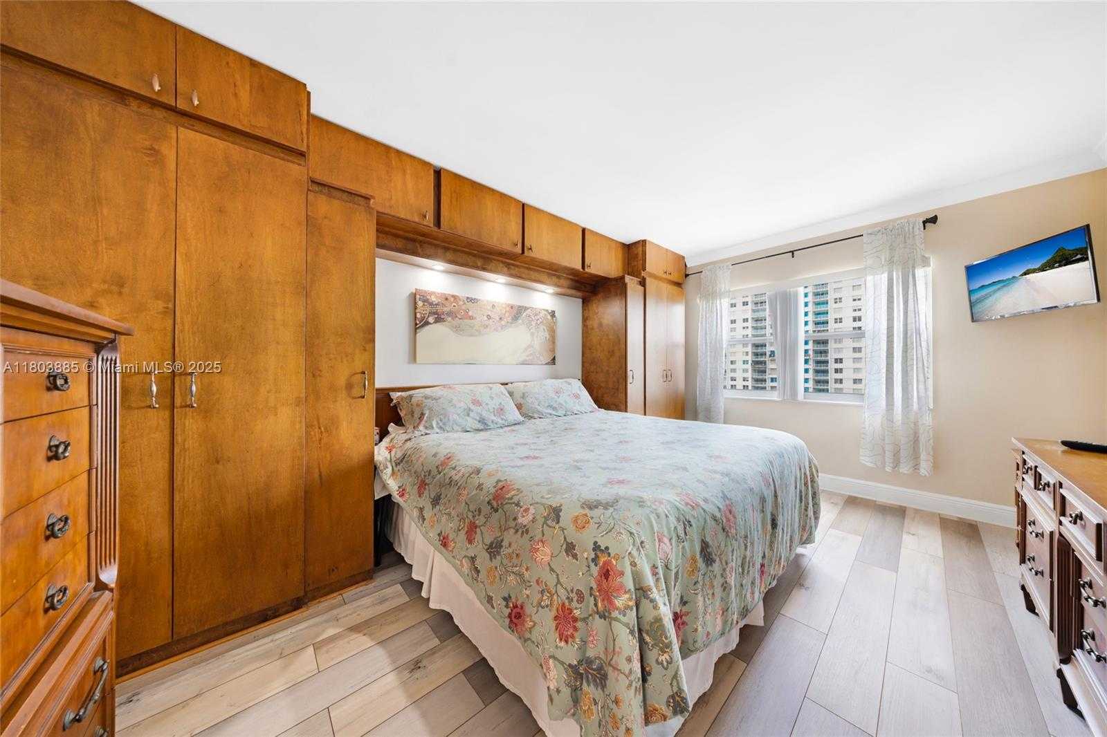 Small Image of 400 KINGS POINT DR #1021, Sunny Isles Beach Number 15