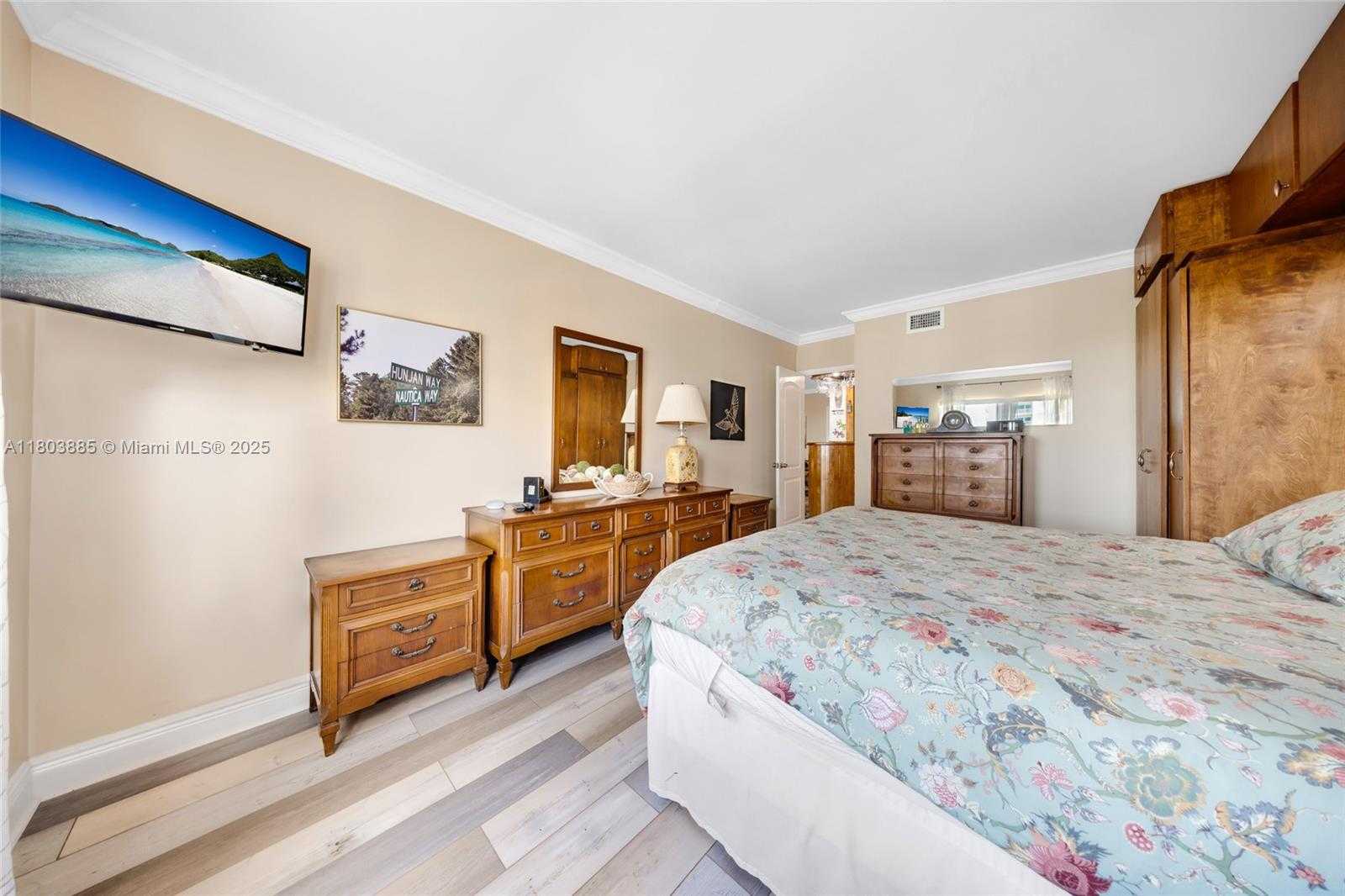 Small Image of 400 KINGS POINT DR #1021, Sunny Isles Beach Number 18