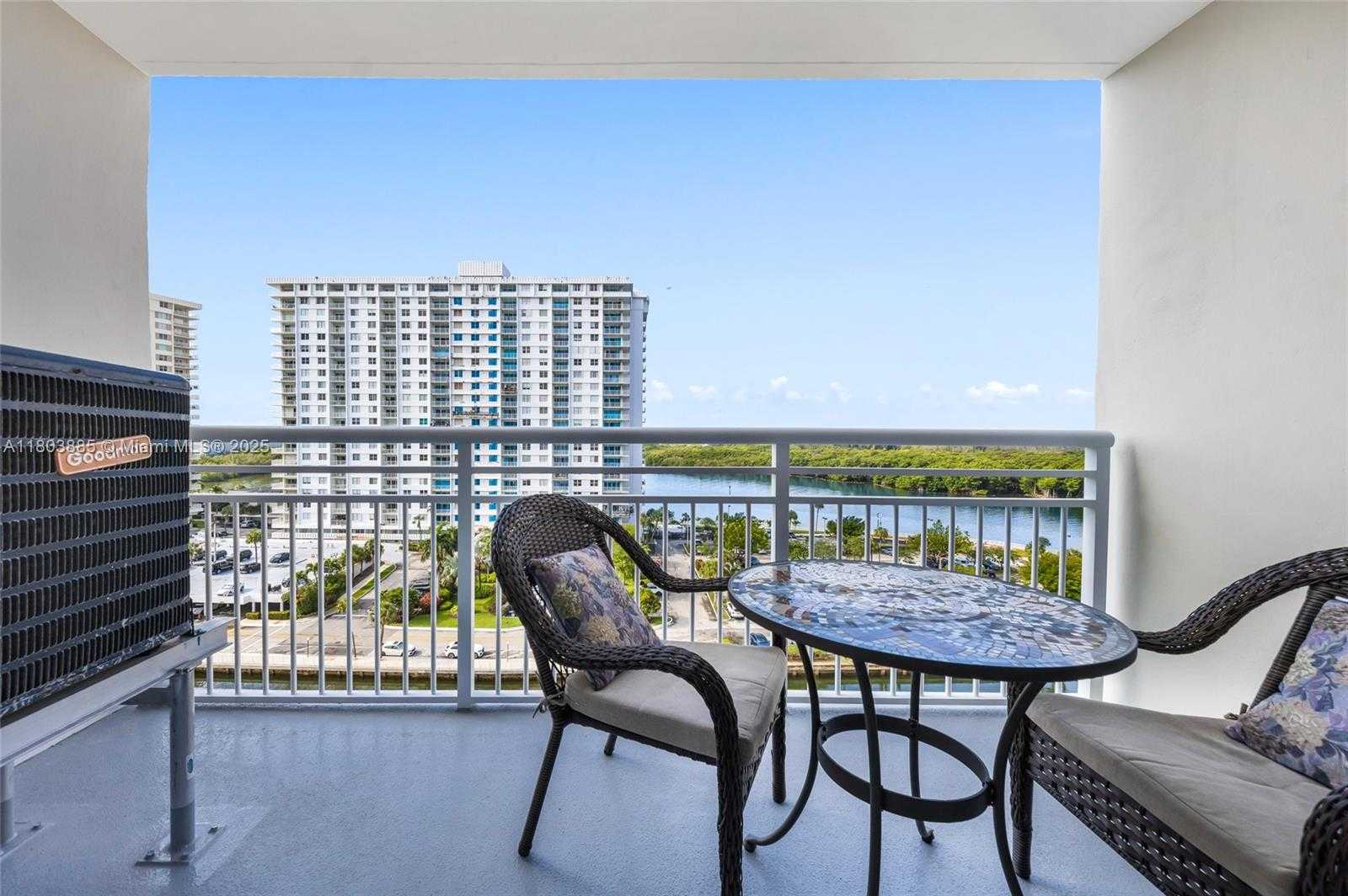 Small Image of 400 KINGS POINT DR #1021, Sunny Isles Beach Number 19