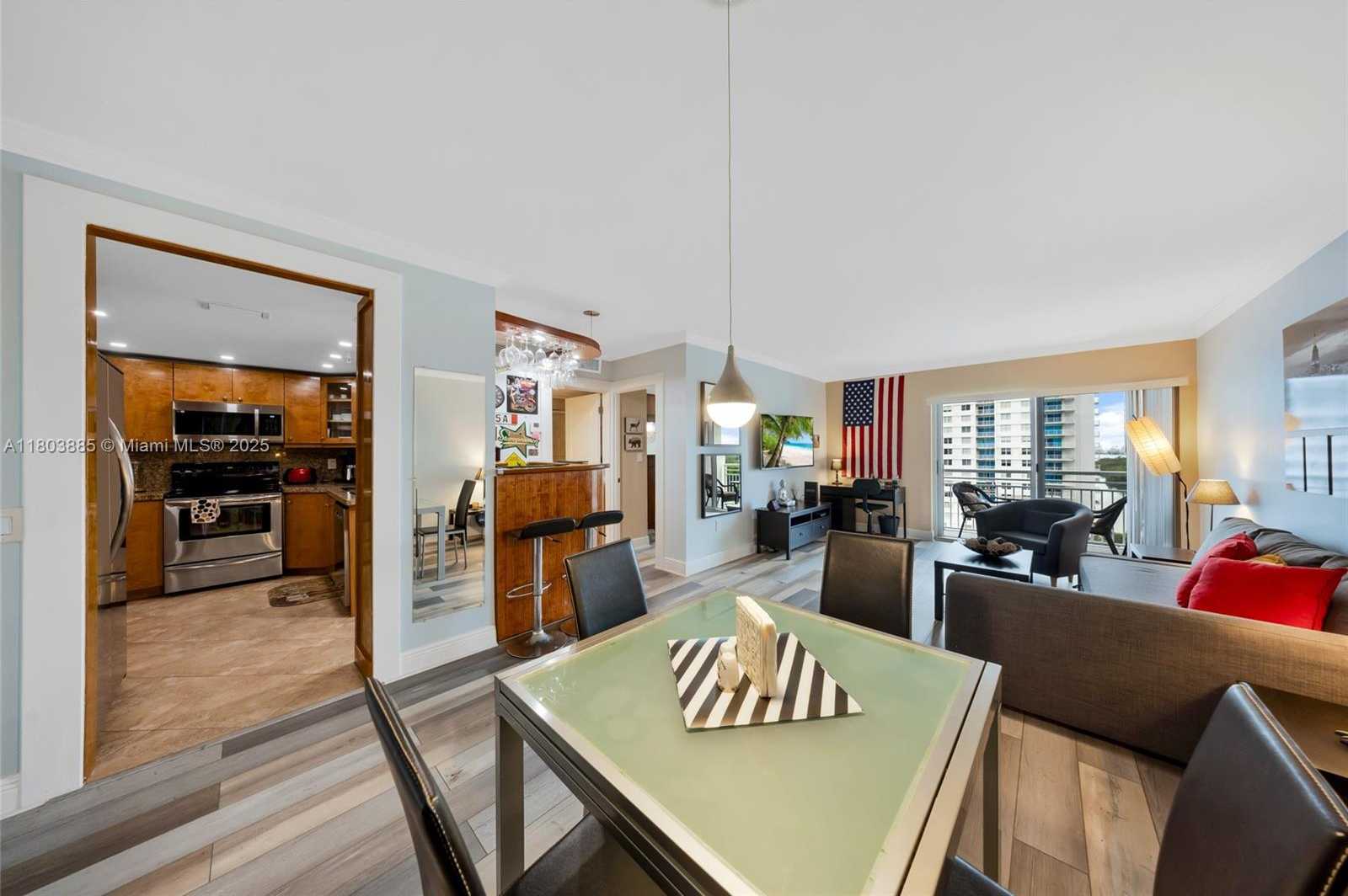 Small Image of 400 KINGS POINT DR #1021, Sunny Isles Beach Number 2