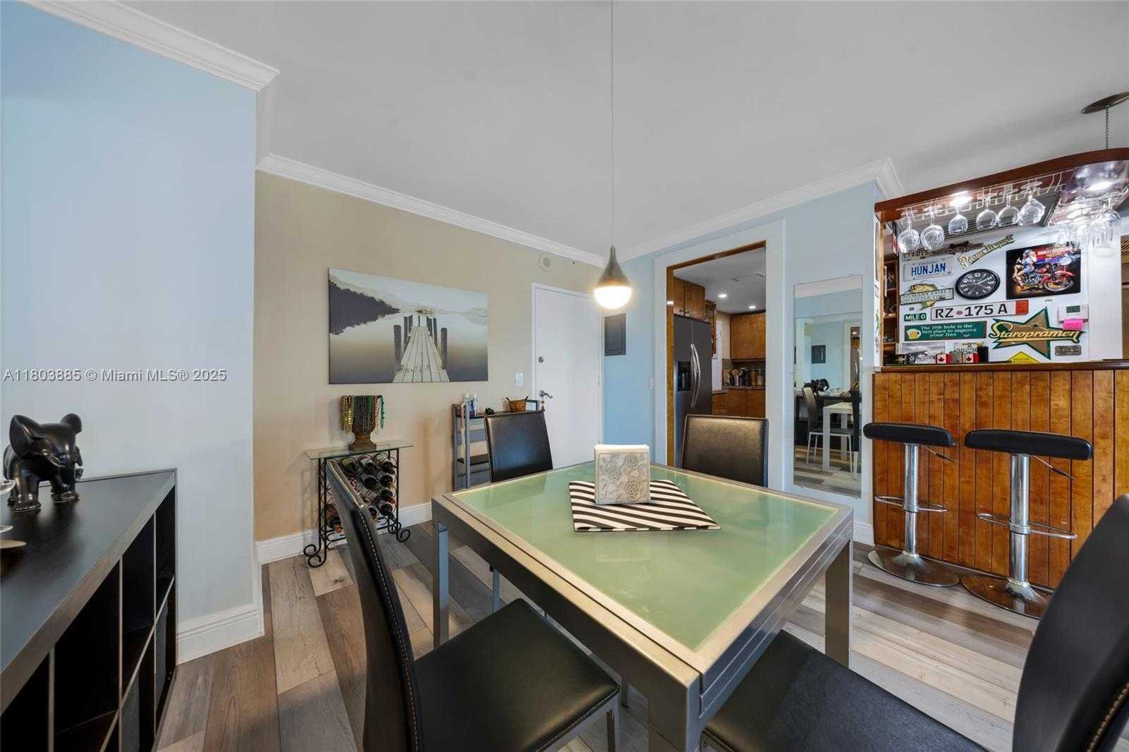 Small Image of 400 KINGS POINT DR #1021, Sunny Isles Beach Number 5