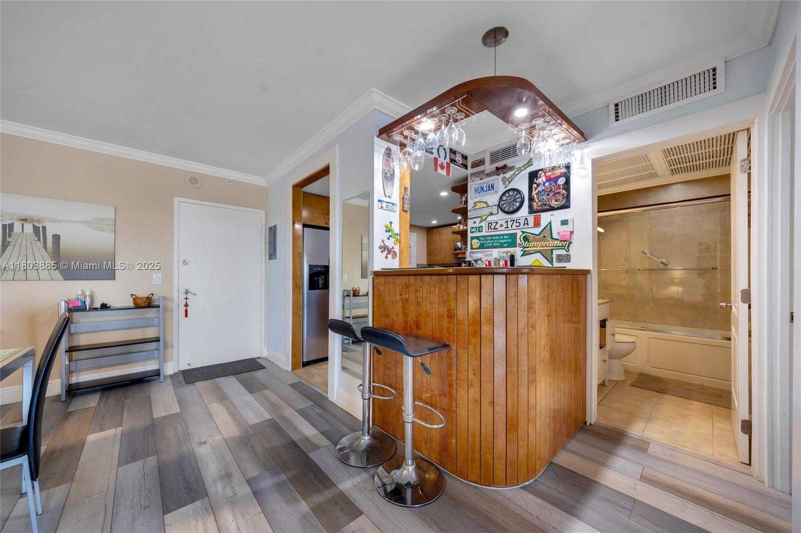 Small Image of 400 KINGS POINT DR #1021, Sunny Isles Beach Number 6