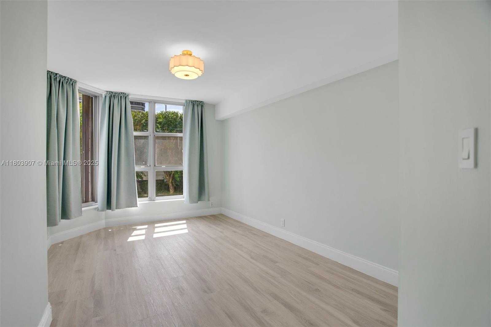 Small Image of 3530 MYSTIC POINTE DR #214, Aventura Number 7