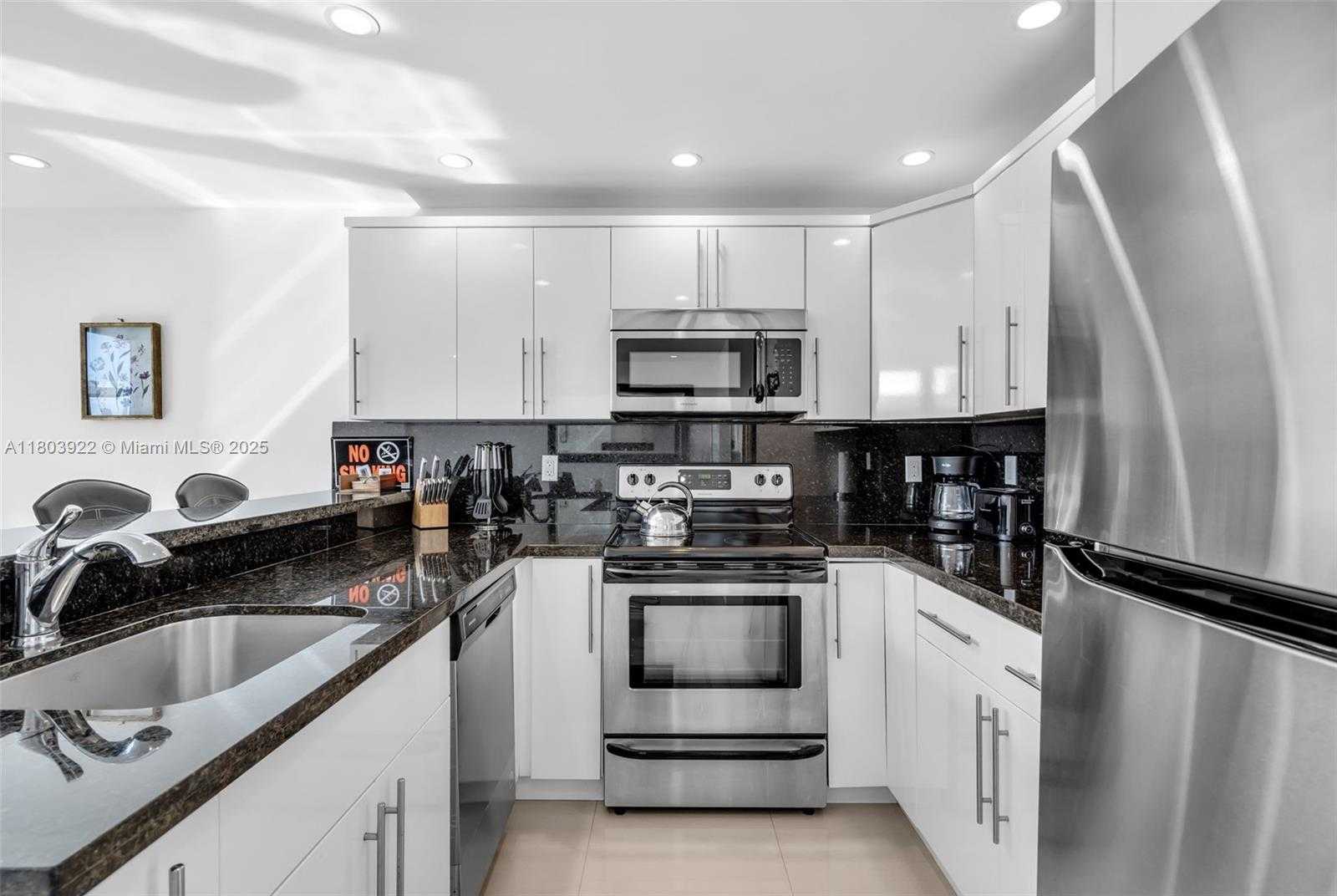 Small Image of 2301 COLLINS AVE #727, Miami Beach Number 11