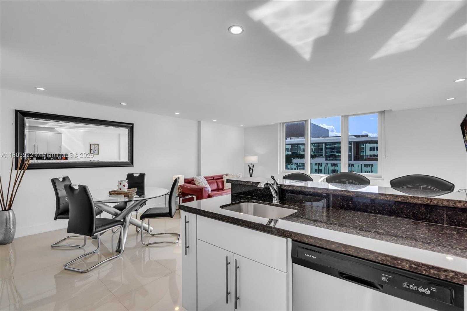 Small Image of 2301 COLLINS AVE #727, Miami Beach Number 12
