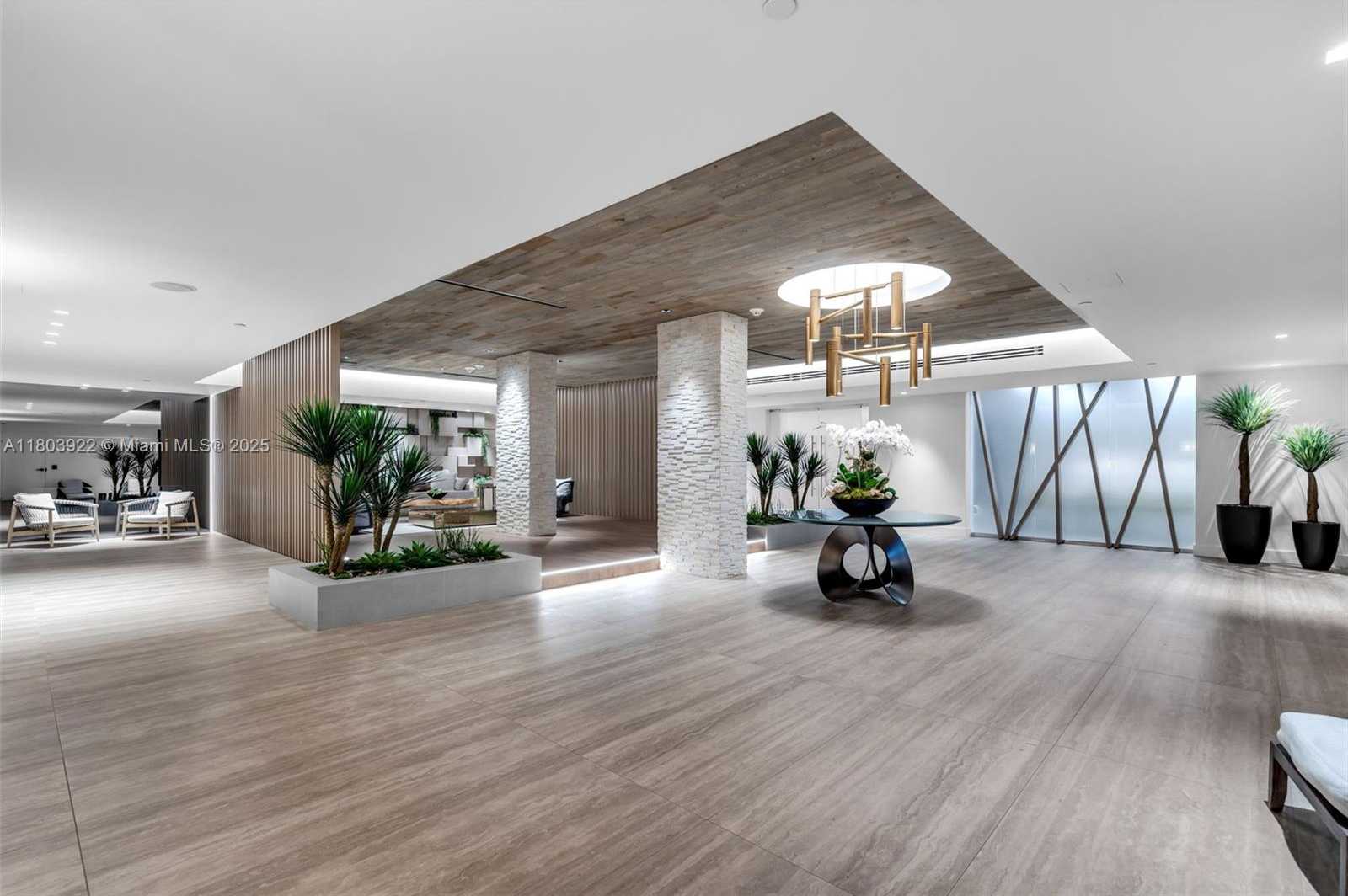 Small Image of 2301 COLLINS AVE #727, Miami Beach Number 3