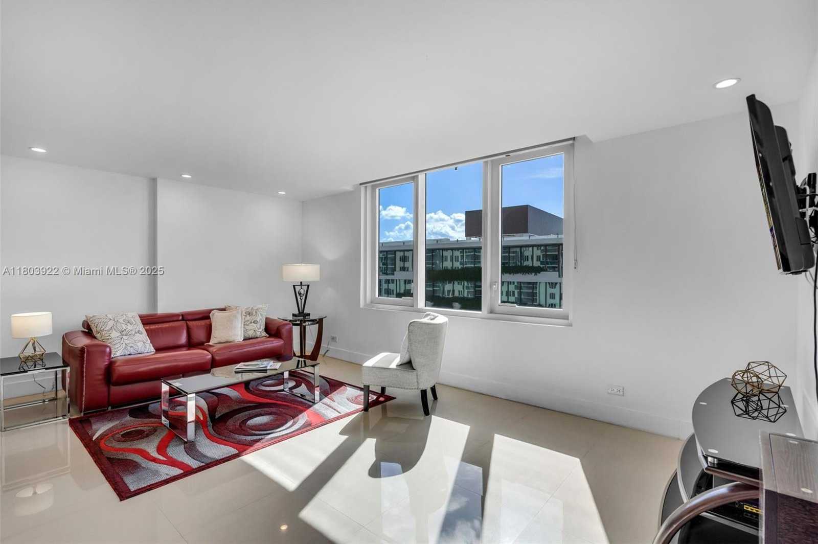 Small Image of 2301 COLLINS AVE #727, Miami Beach Number 8