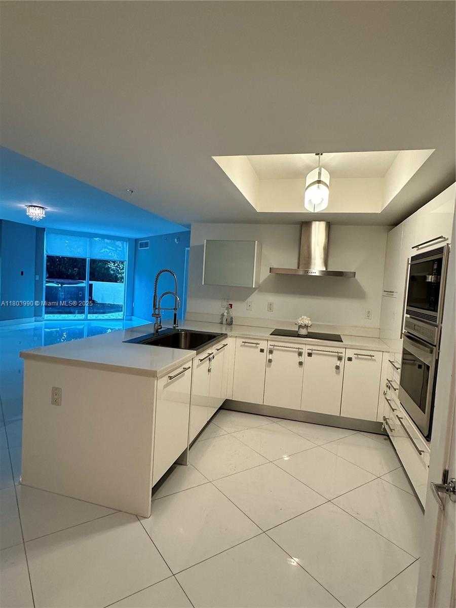 Small Image of 200 #501, Sunny Isles Beach Number 5