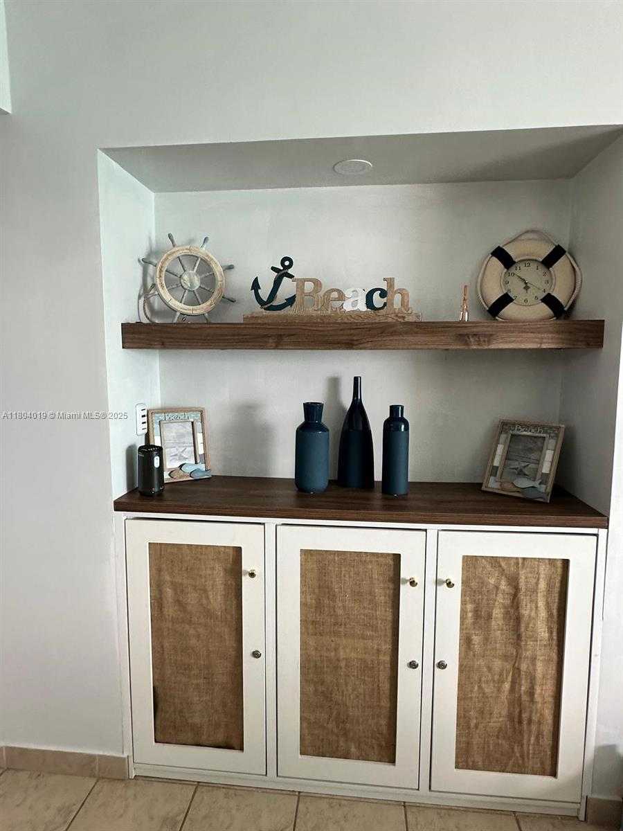 Small Image of SANTA ELENA ECUADOR #B02, Out of City Number 13