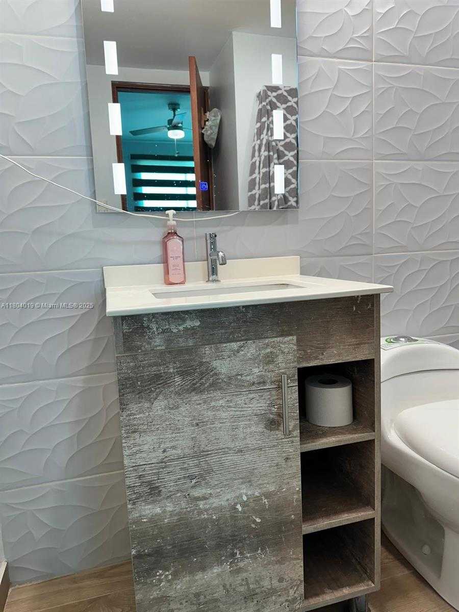 Small Image of SANTA ELENA ECUADOR #B02, Out of City Number 19