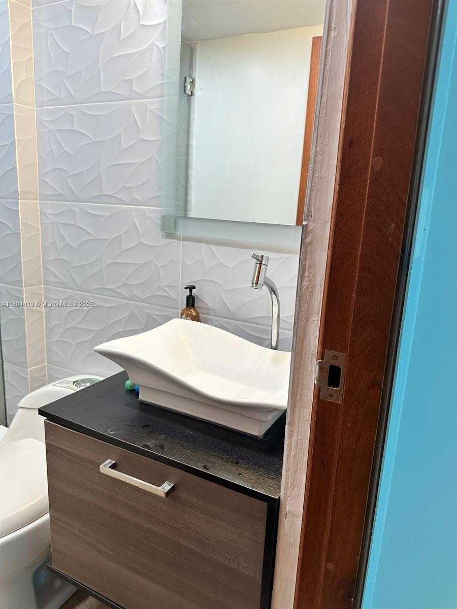 Small Image of SANTA ELENA ECUADOR #B02, Out of City Number 21