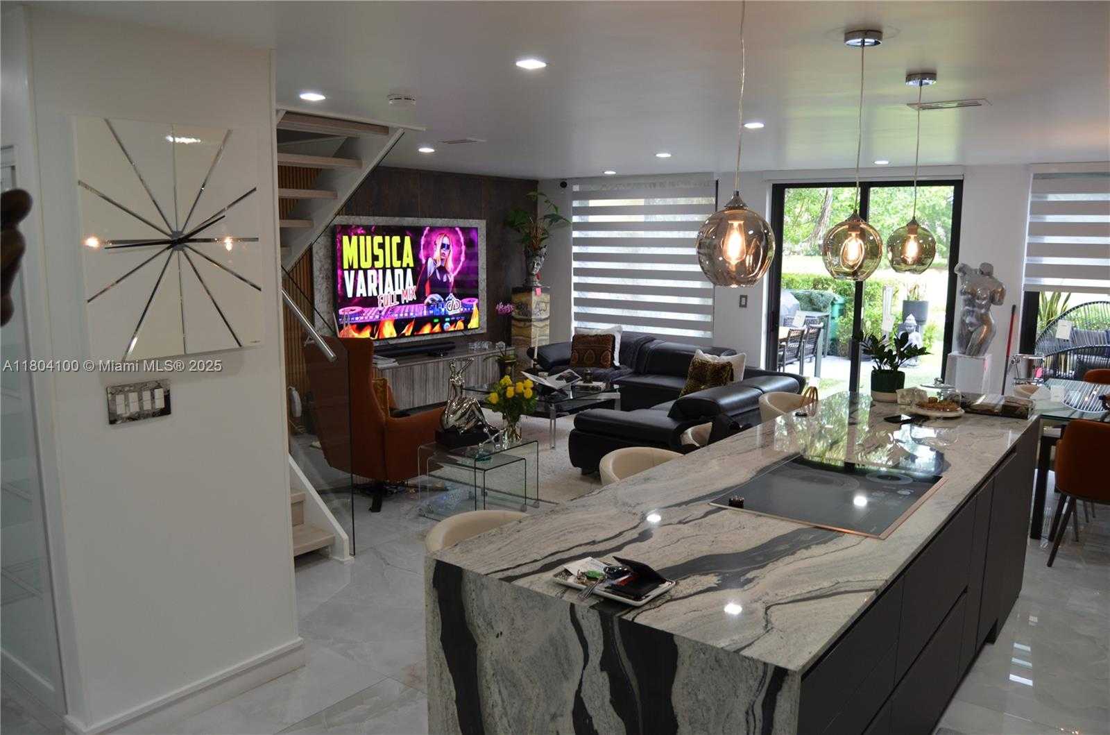 Small Image of 3629 ESTEPONA AVE, Doral Number 11