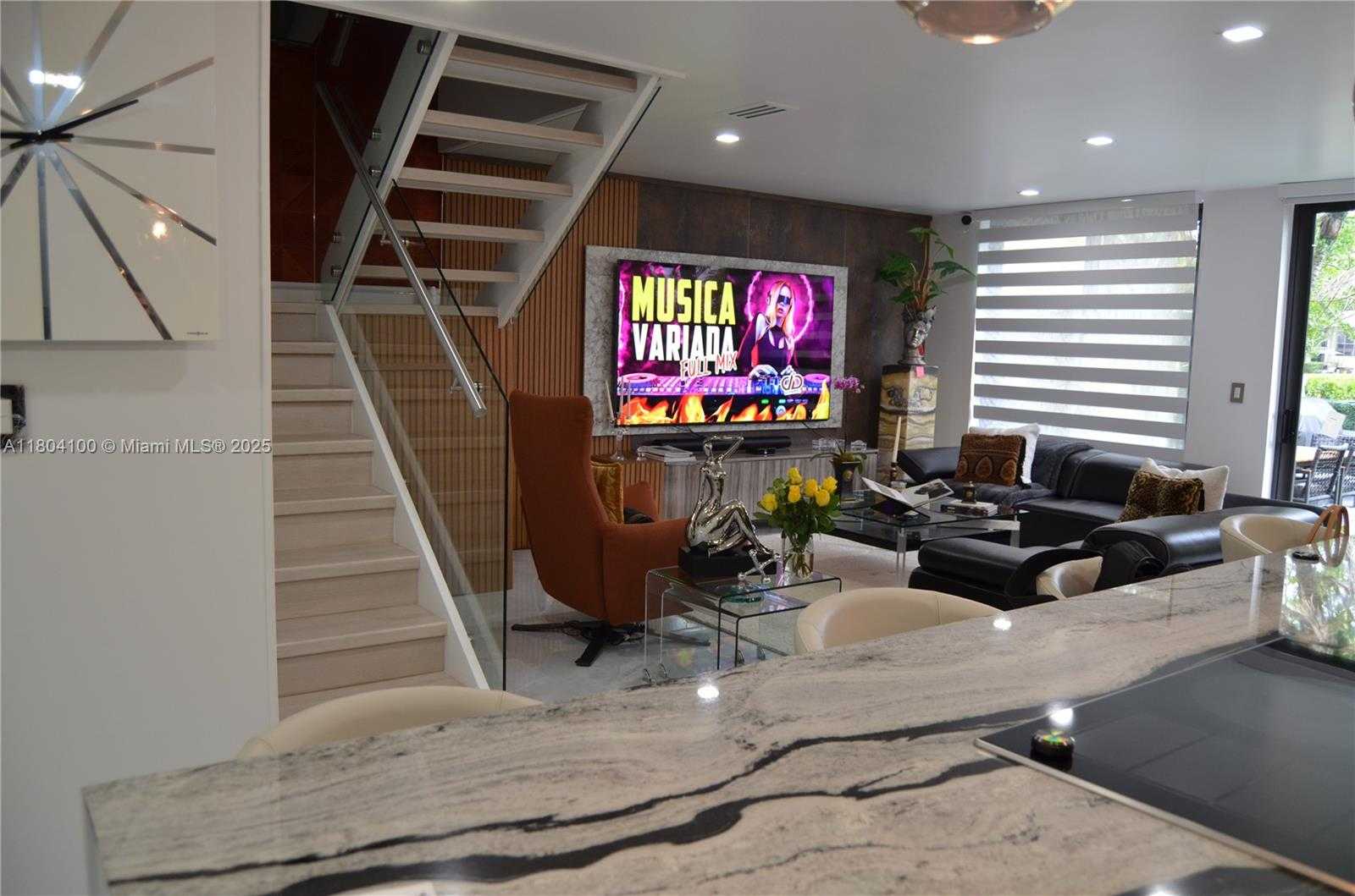 Small Image of 3629 ESTEPONA AVE, Doral Number 14