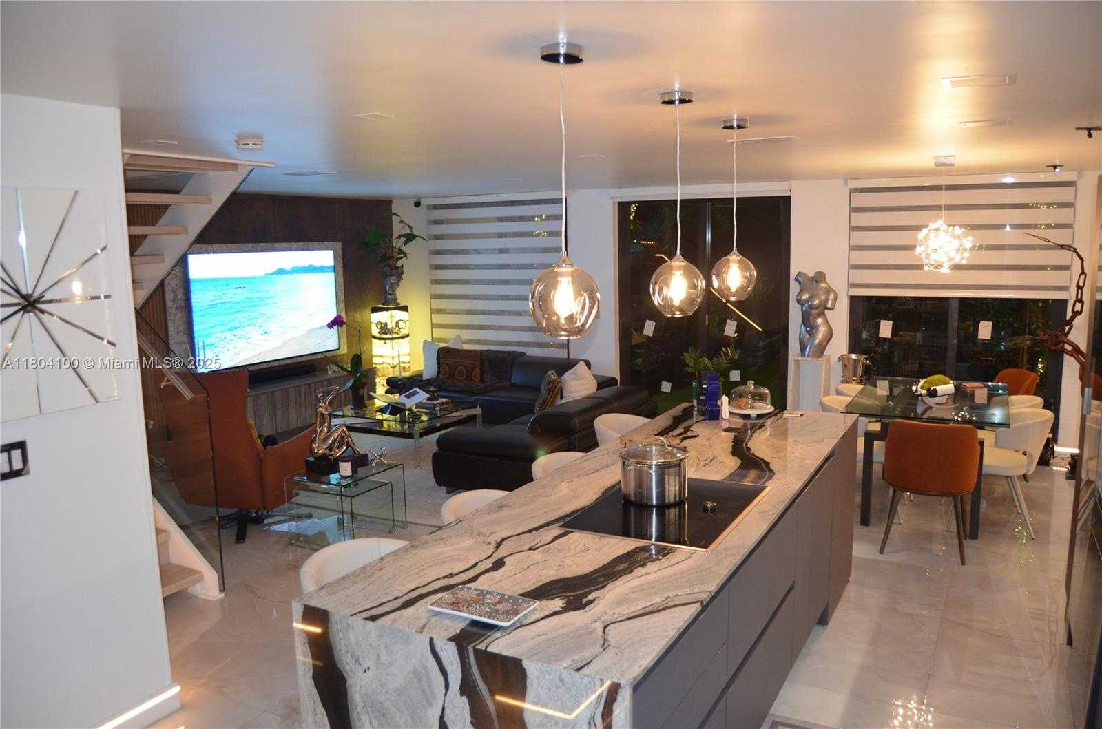 Small Image of 3629 ESTEPONA AVE, Doral Number 15