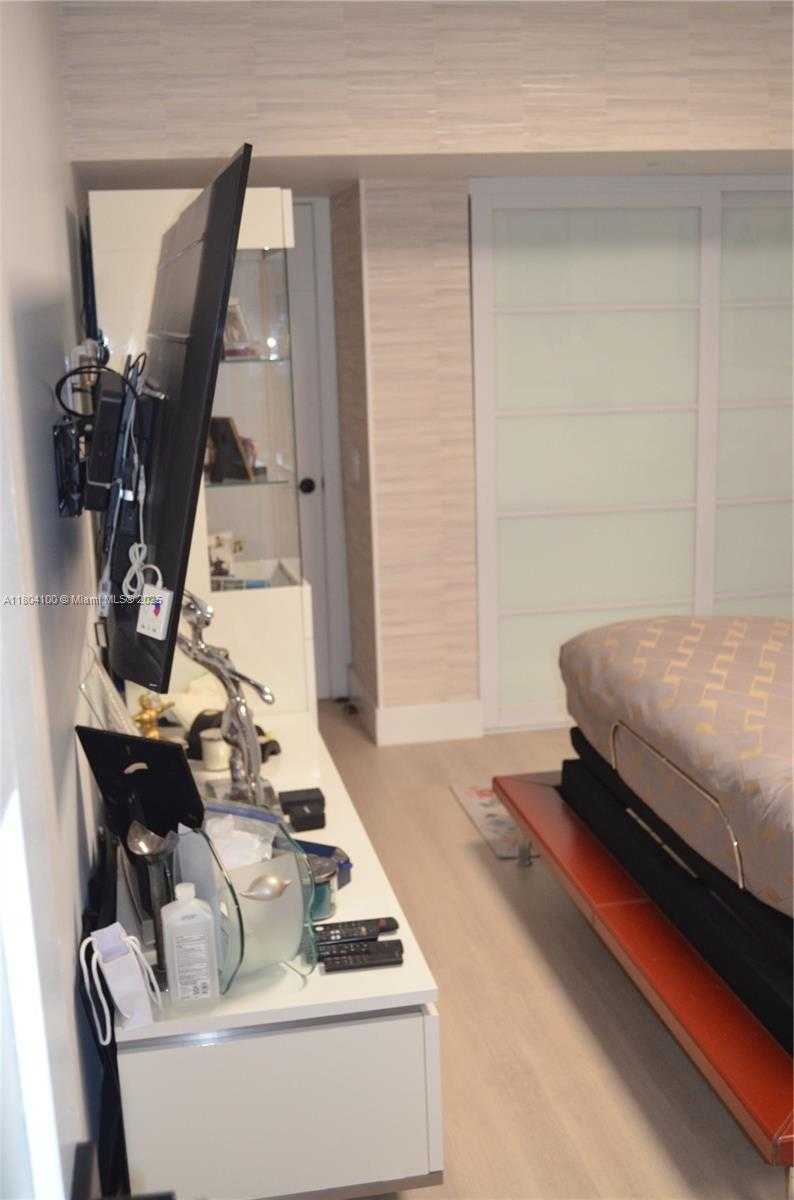 Small Image of 3629 ESTEPONA AVE, Doral Number 22