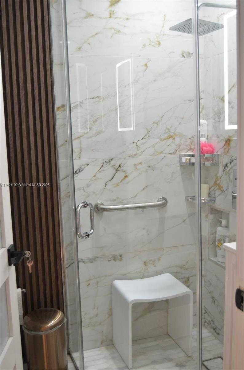 Small Image of 3629 ESTEPONA AVE, Doral Number 24