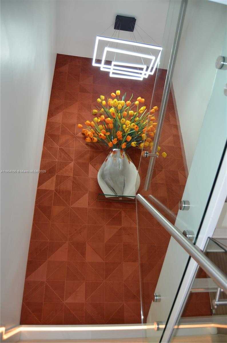 Small Image of 3629 ESTEPONA AVE, Doral Number 25