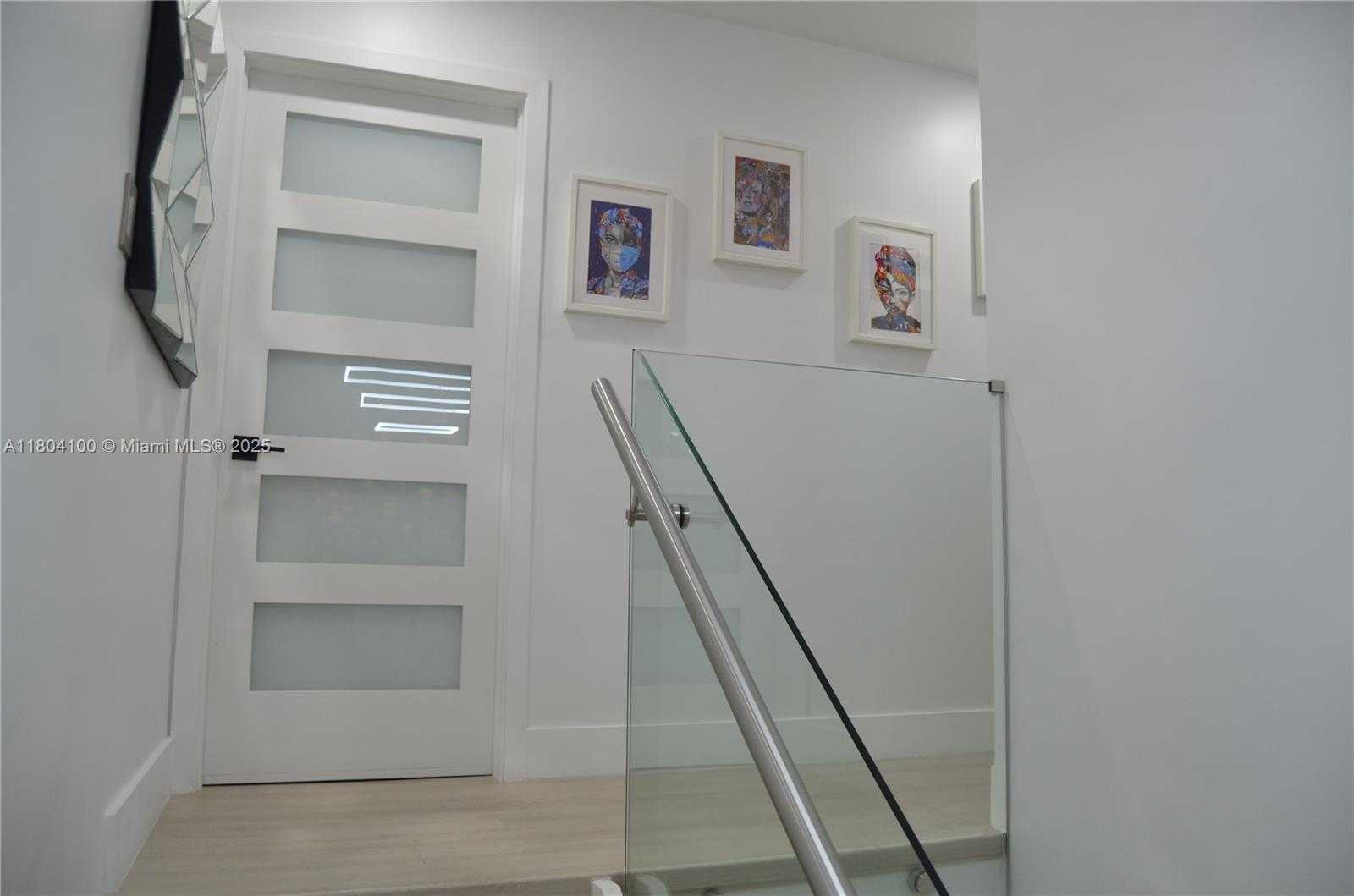 Small Image of 3629 ESTEPONA AVE, Doral Number 26