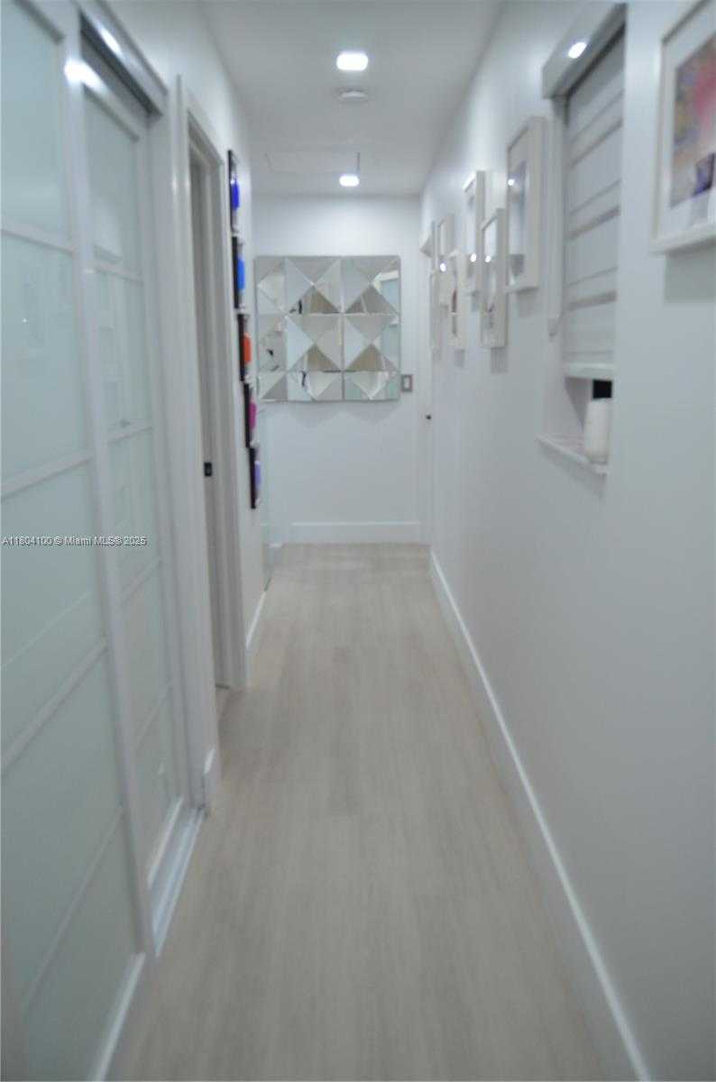 Small Image of 3629 ESTEPONA AVE, Doral Number 27
