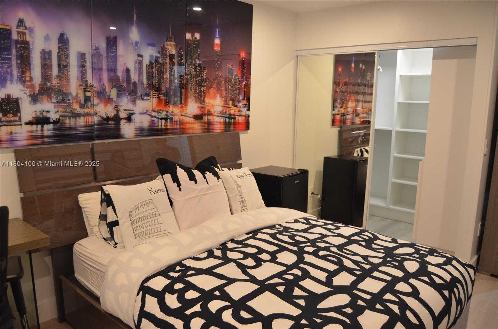 Small Image of 3629 ESTEPONA AVE, Doral Number 35