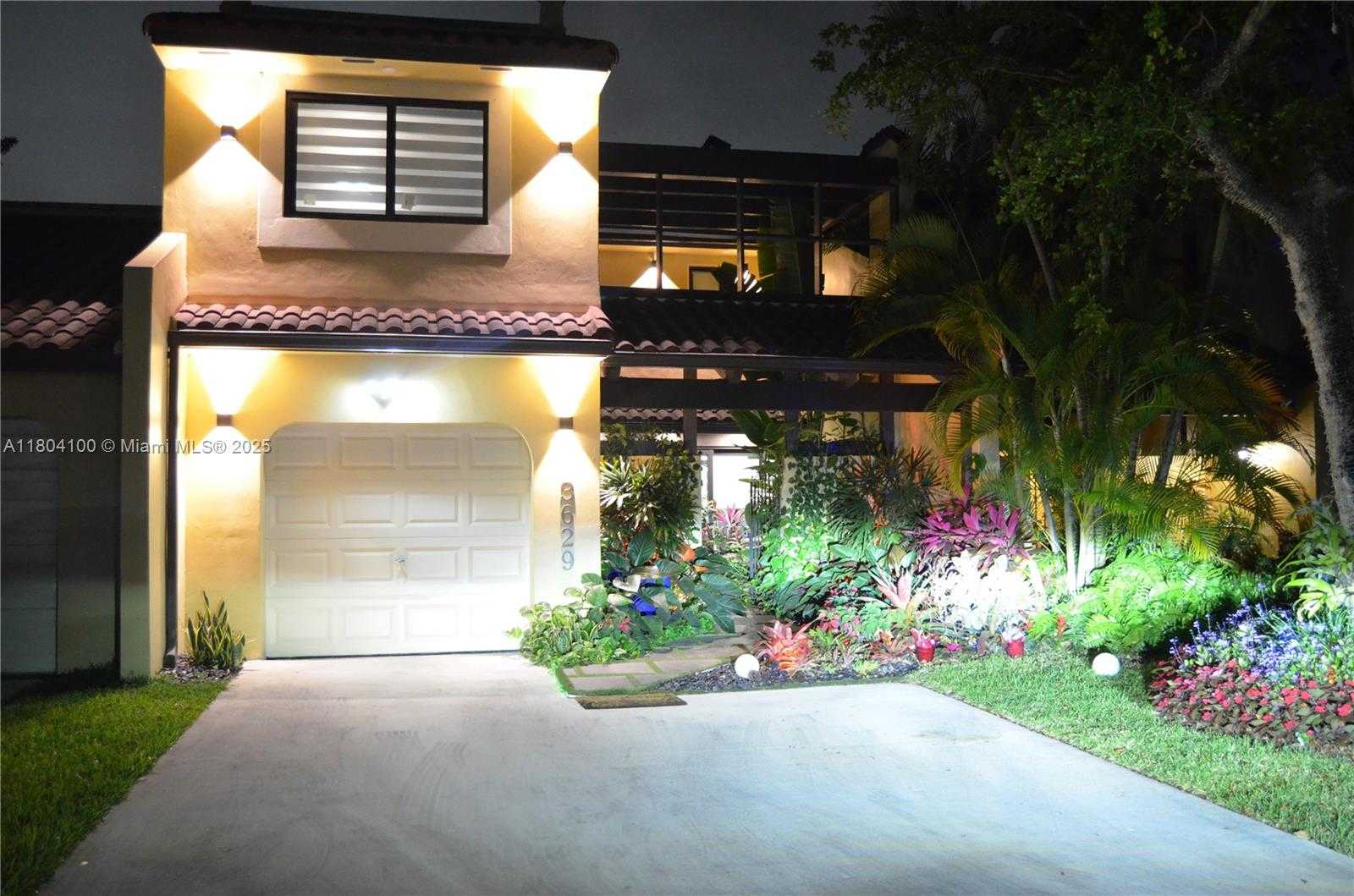 Small Image of 3629 ESTEPONA AVE, Doral Number 4