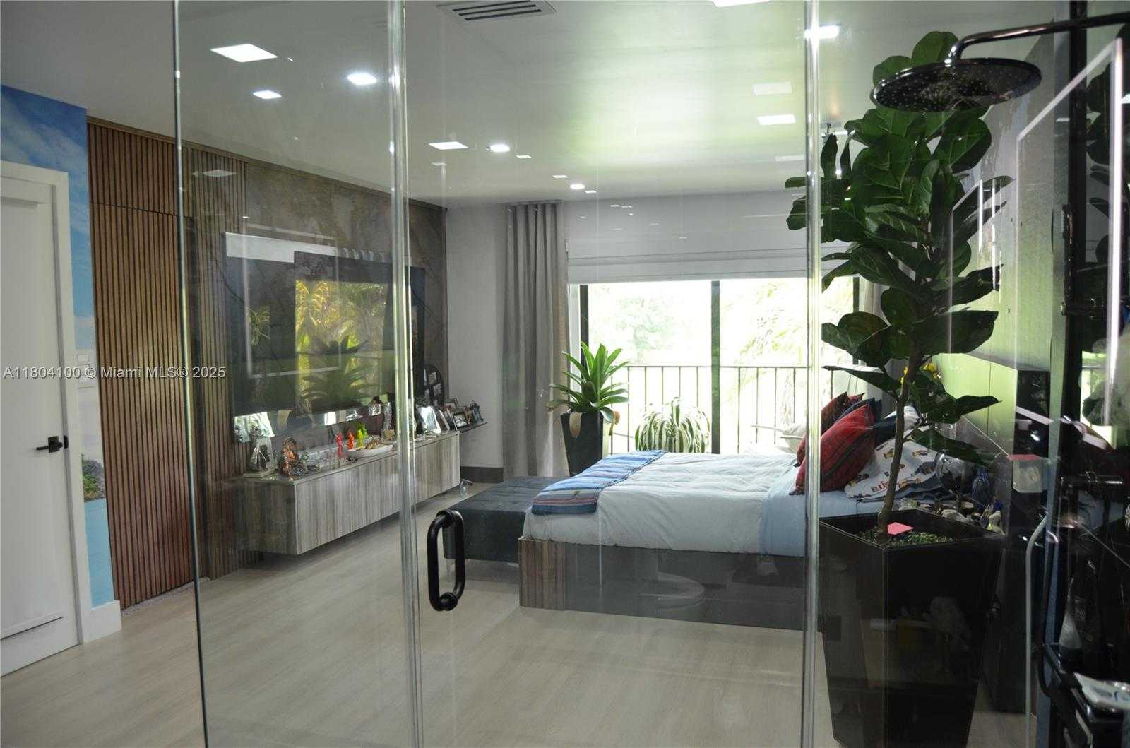 Small Image of 3629 ESTEPONA AVE, Doral Number 43