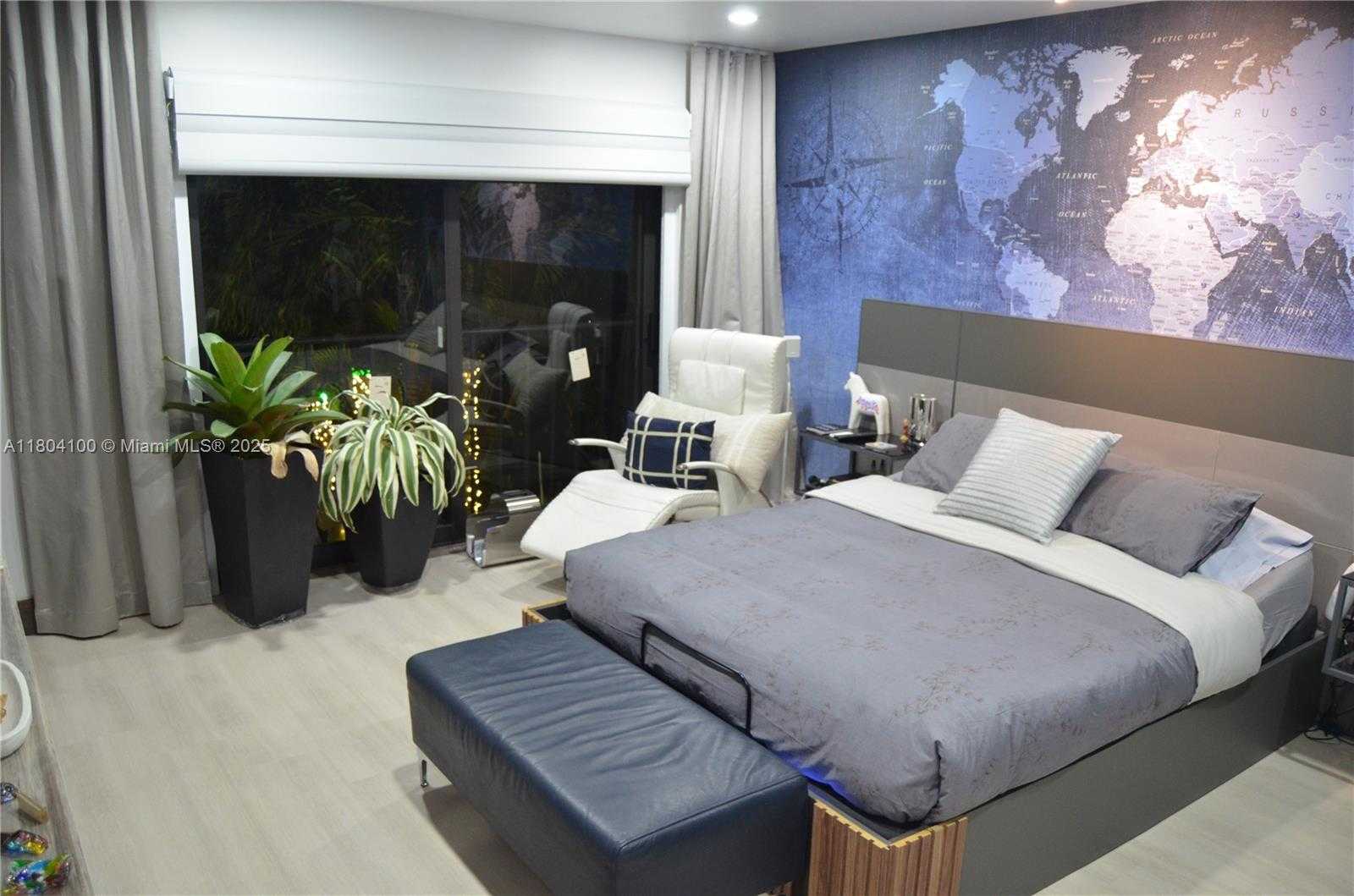 Small Image of 3629 ESTEPONA AVE, Doral Number 46