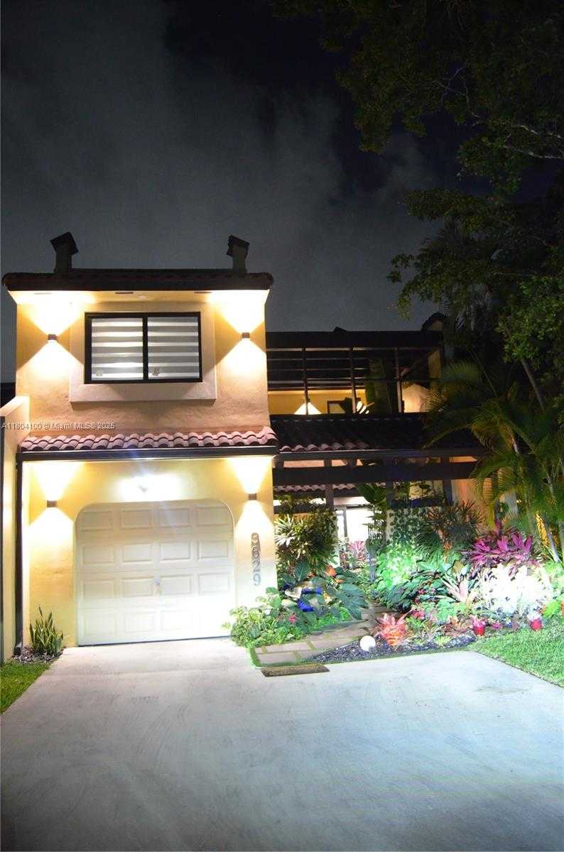 Small Image of 3629 ESTEPONA AVE, Doral Number 5