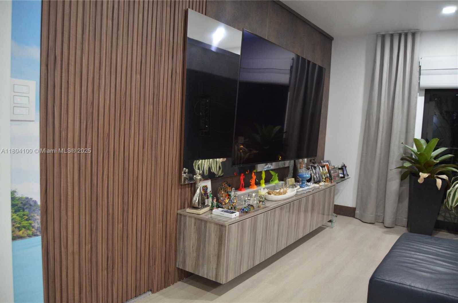 Small Image of 3629 ESTEPONA AVE, Doral Number 50