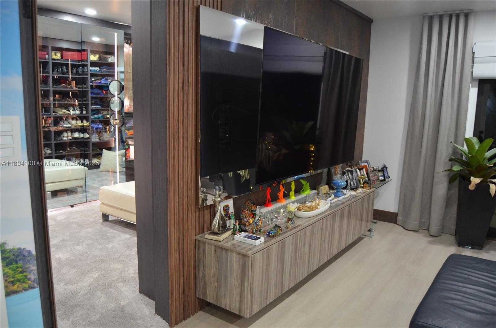Small Image of 3629 ESTEPONA AVE, Doral Number 56