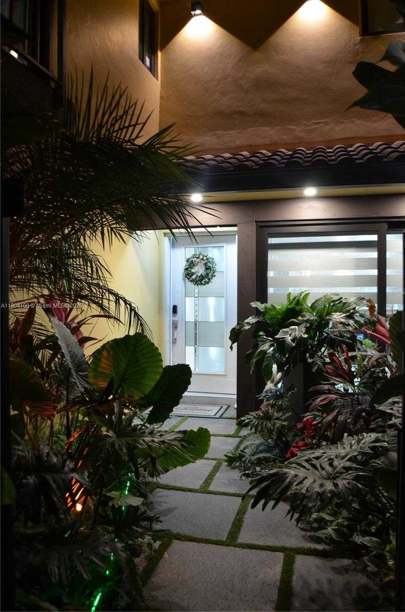 Small Image of 3629 ESTEPONA AVE, Doral Number 6
